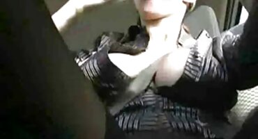 sex nhât hay Để dương vật giữa hai heosex bầu ngực của cô ấy.